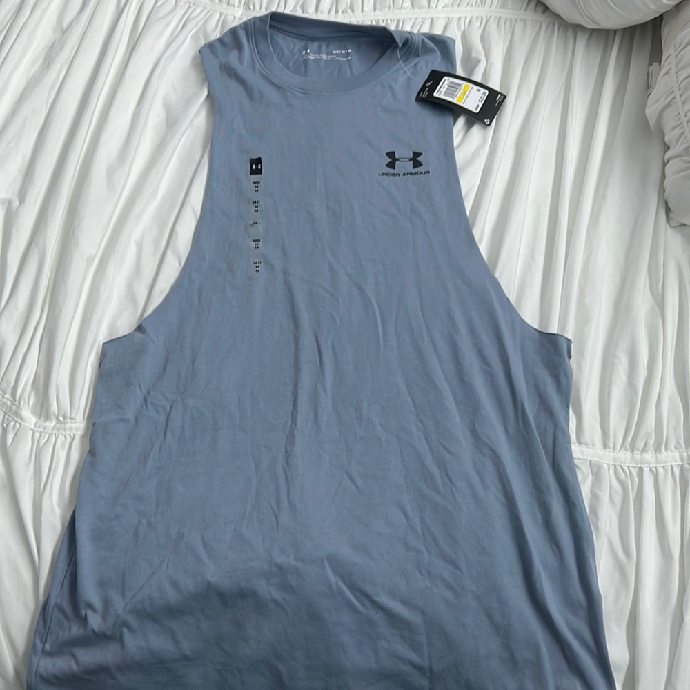 Men’s Under Armour Medium muscle shirt. Brand new with tags